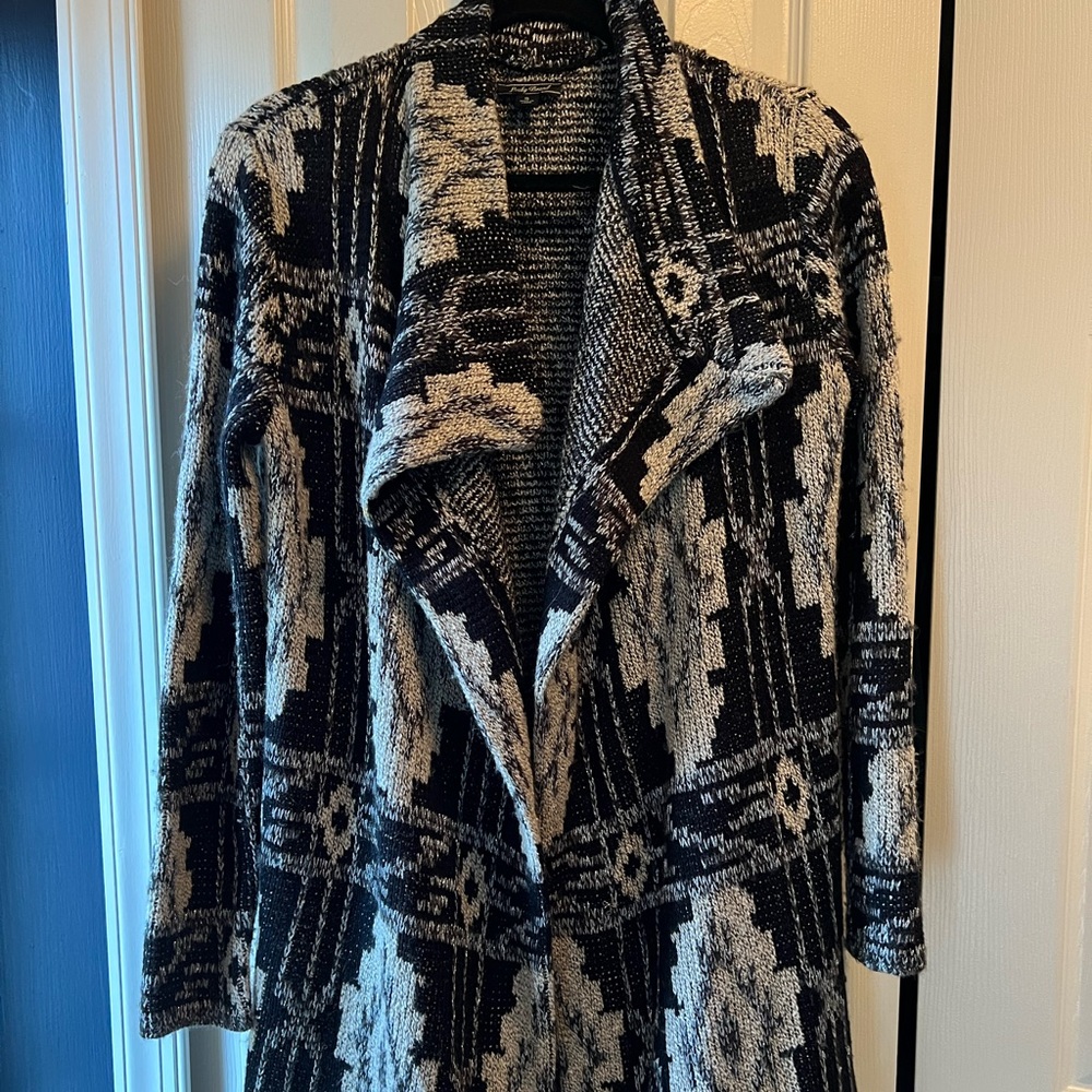 Lucky Brand long flowy cardigan black and white, sparkly threads ✨